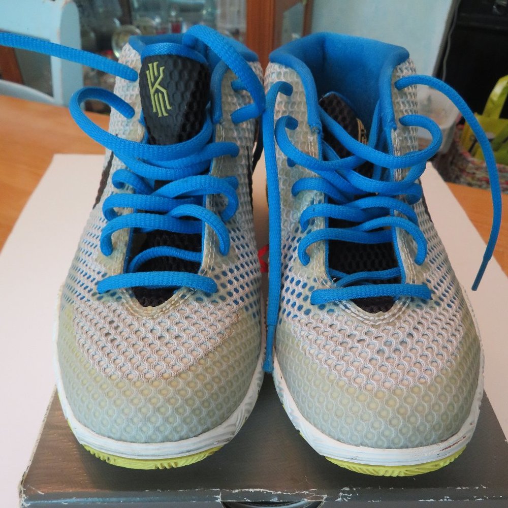 Kyrie 1 (GS) sneakers size 6Y= 7.5 woman's Excellent condition